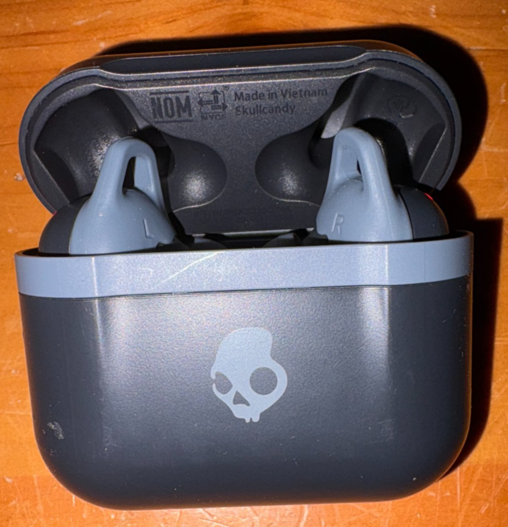 Skullcandy True Wireless In-Ear Earbud – True Black with Charger -Tested – Used