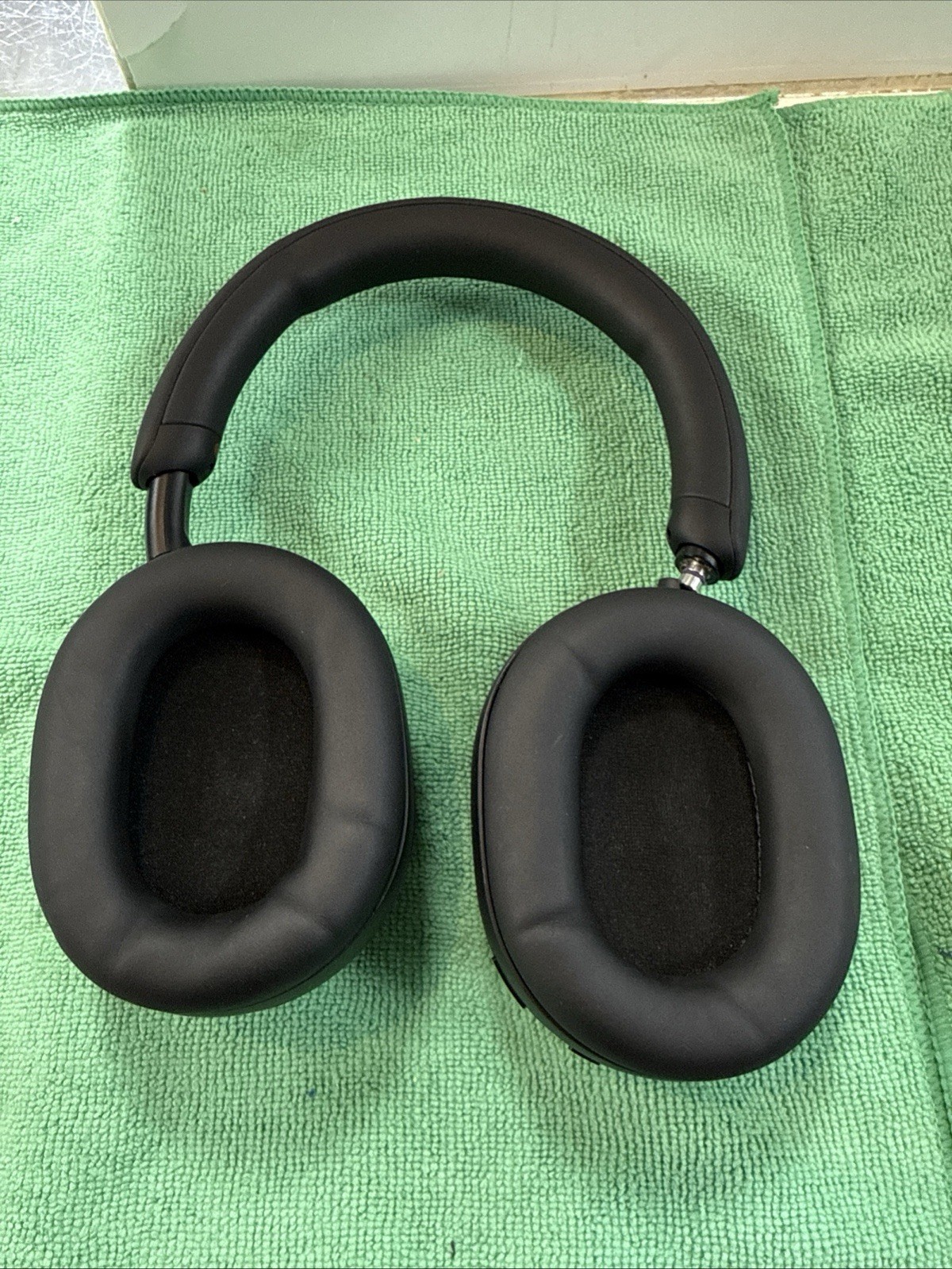Sony WH-1000XM5 Bluetooth Wireless Noise Canceling Headphones – Broken Hinge