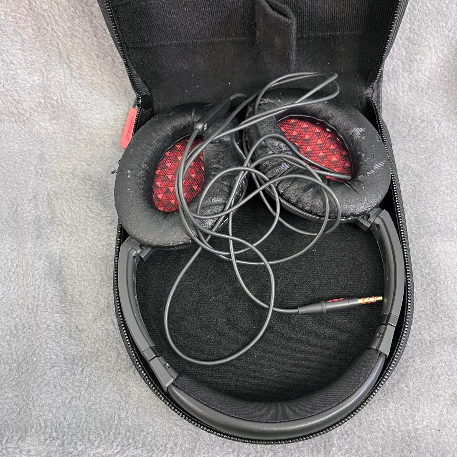 Bose Soundlink AE2 Black Headphones W/Case -Needs Ears Cushions Replacement