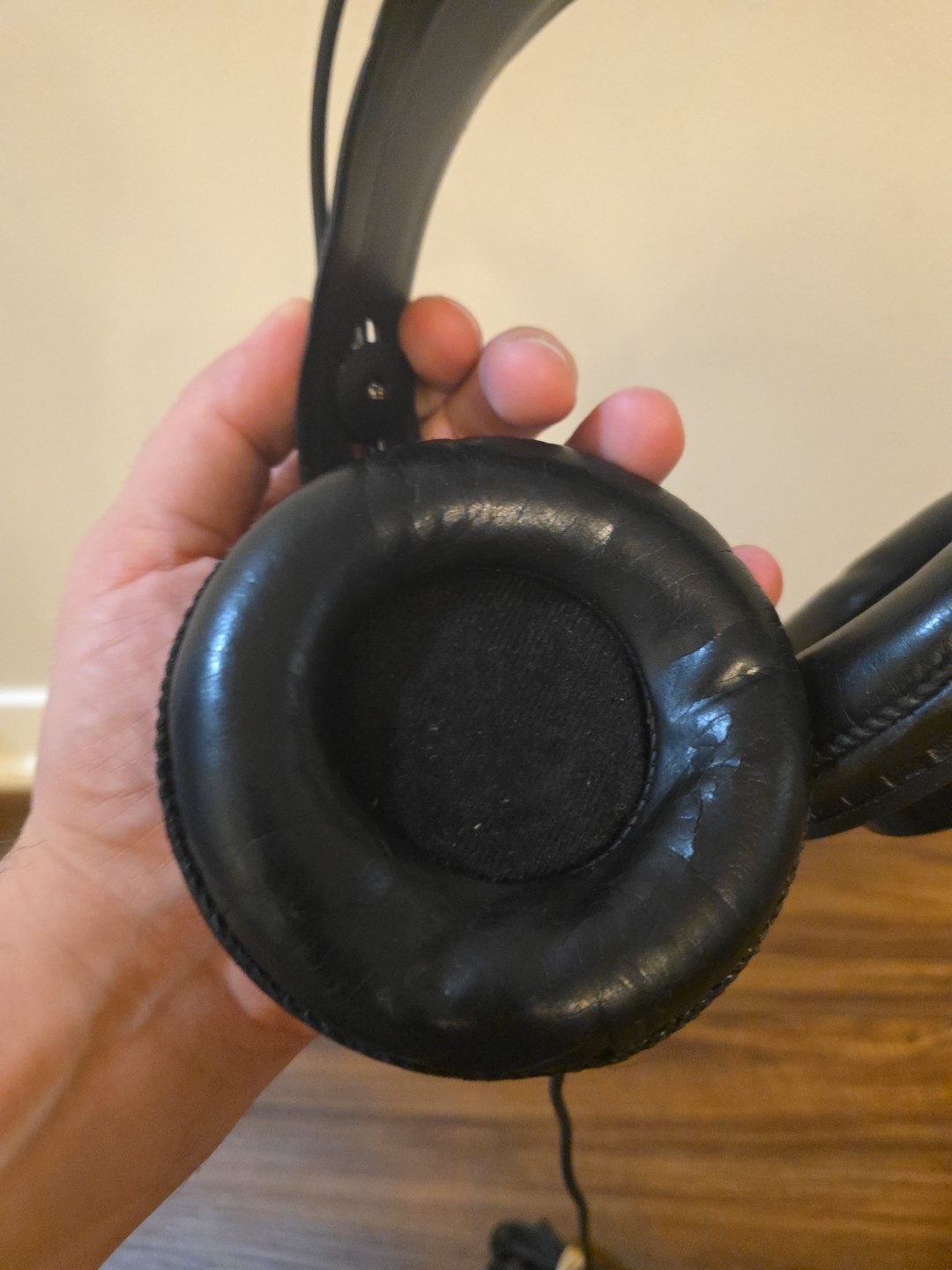AKG STUDIO MONITOR HEADPHONES