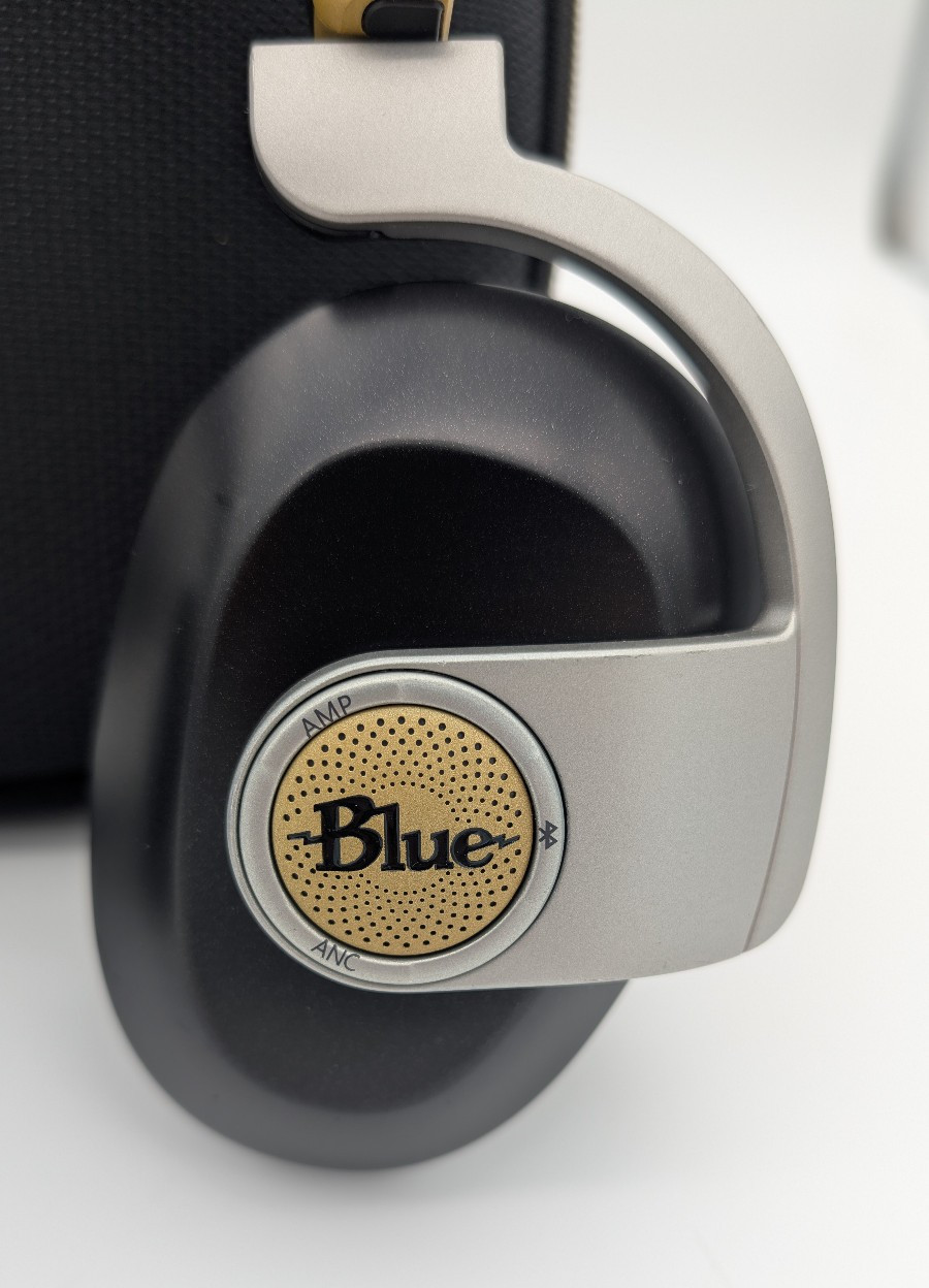 Blue Satellite Headphones Model BH1010 Premium Noise-Cancelling Wireless w/ Case
