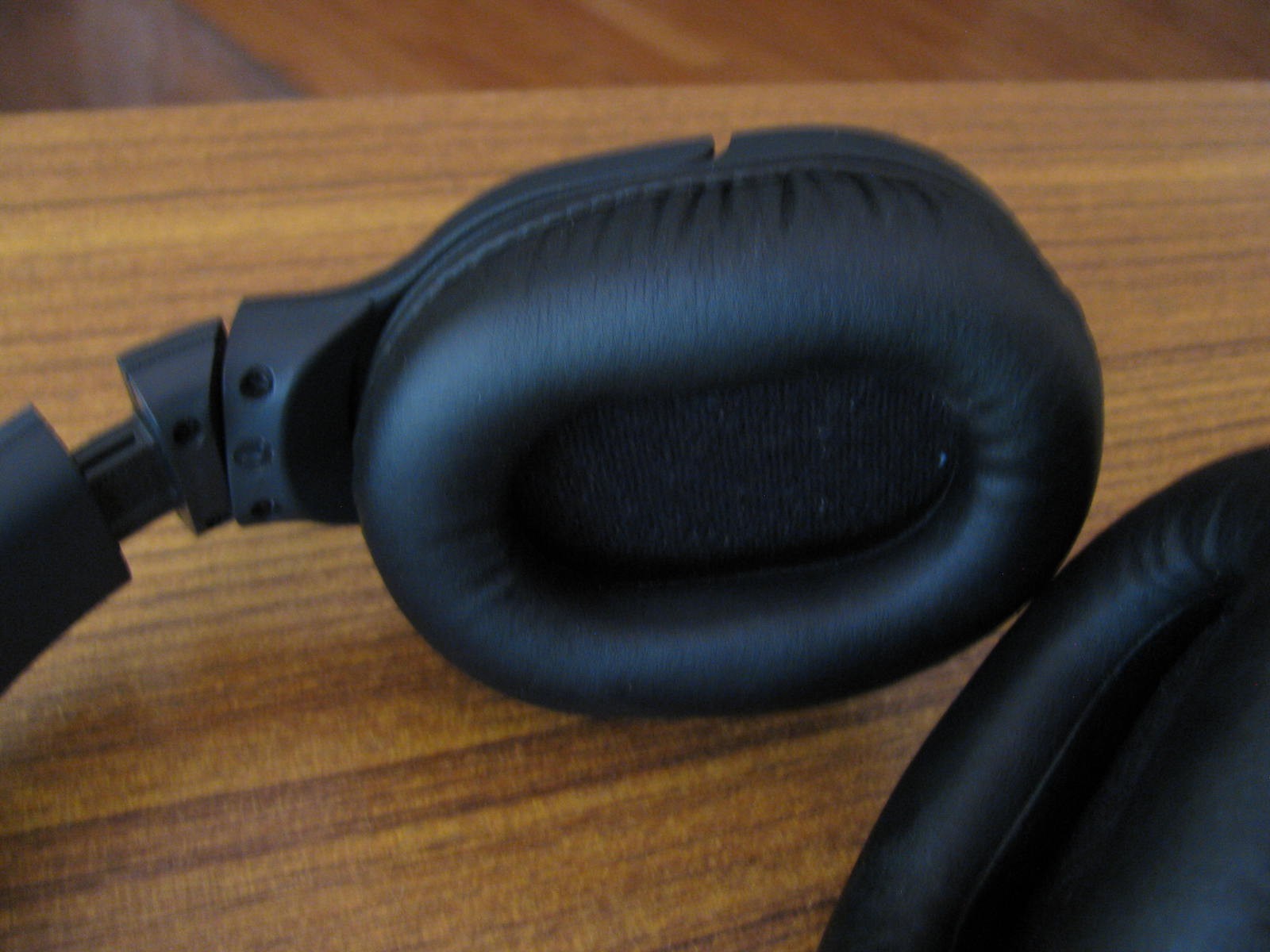 Sony WH-RF400R Wireless Home Theater Headphones Great Working Condition
