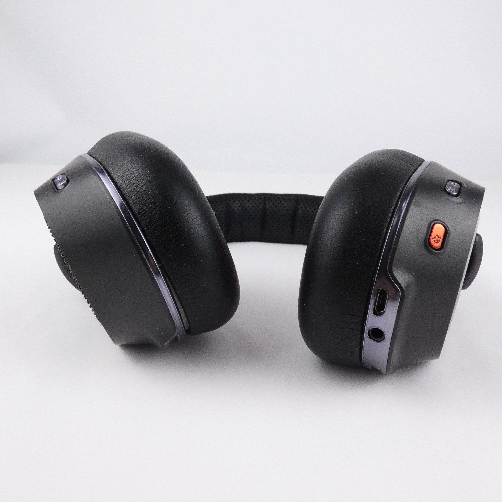 Plantronics Voyager 8200 Headphones B8200 UC Bluetooth USB-C Rechargeable TESTED