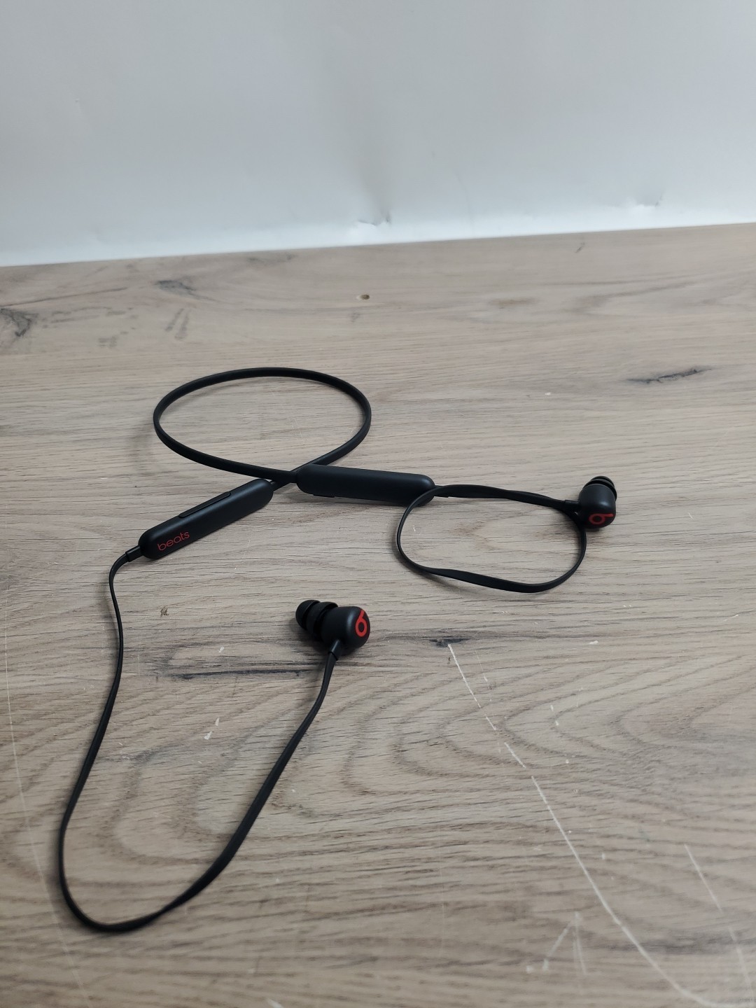 Beats by Dr. Dre – Beats Flex Wireless Earphones – Black [Model:MYMC2LL/A]..