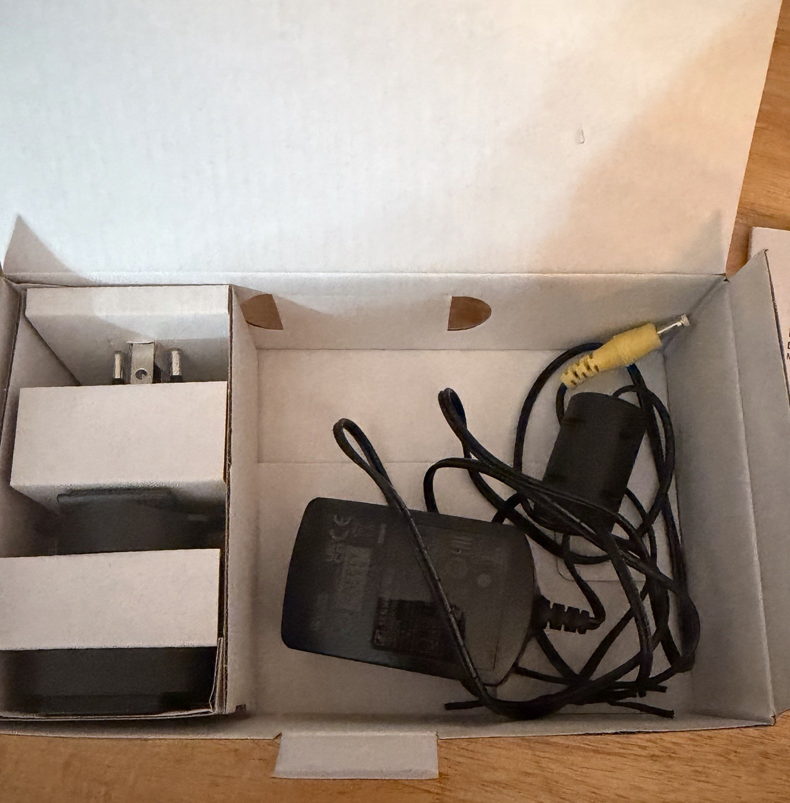 Sennheiser RS175 Wireless RF Over-Ear Headphones w Transmitter Charging Dock
