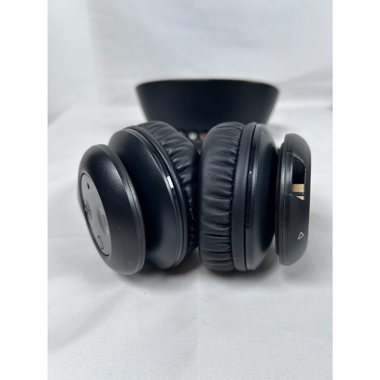 Insignia Digital Wireless Headphones 2.4GHz with Charging Dock