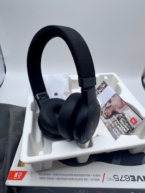 JBL Live 675NC Wireless Over-Ear Headphones Noise Cancelling Bluetooth Headset
