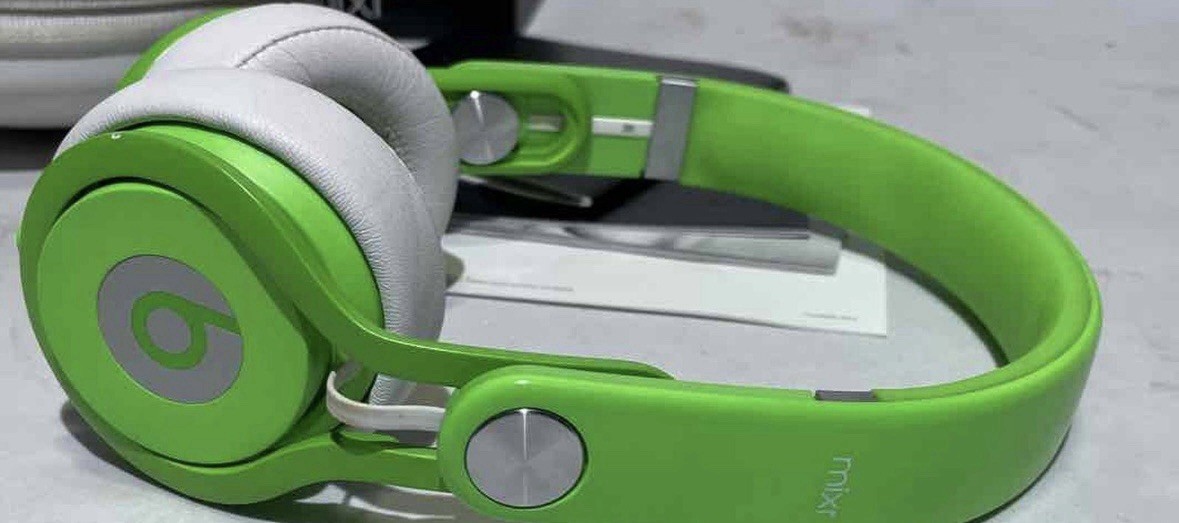 Beats Mixr Headphones – Neon Green LIMITED EDITION Genuine with Original Box