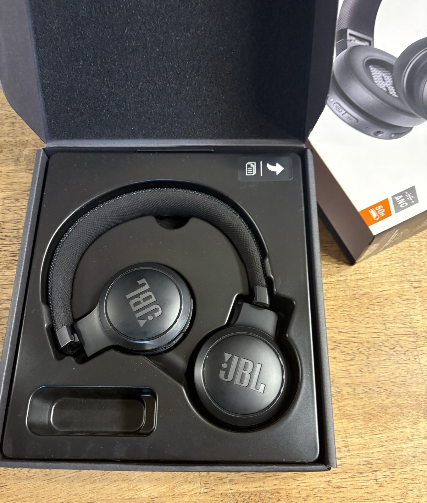 JBL Live 460NC Wireless On-Ear Noise-Cancelling Headphones – Black Open Box