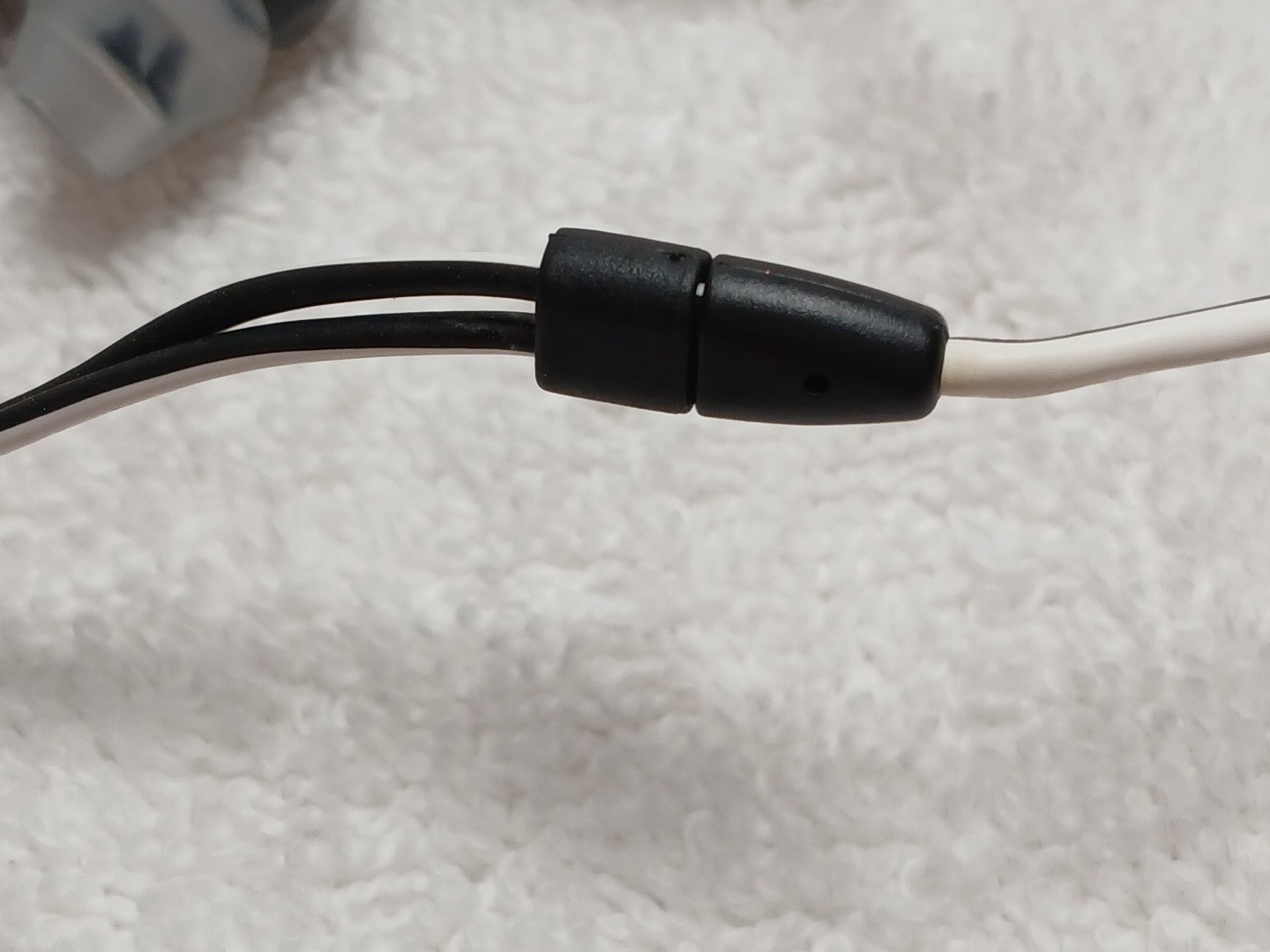 Bose IE2 In-Ear Wired Audio Headphones 3.5mm Jack Black White Cord TriPort VTG
