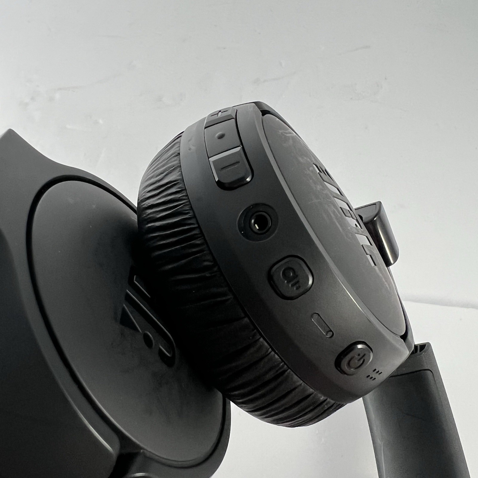 JBL Tune 670NC wireless with Active Noise Cancelling headphones