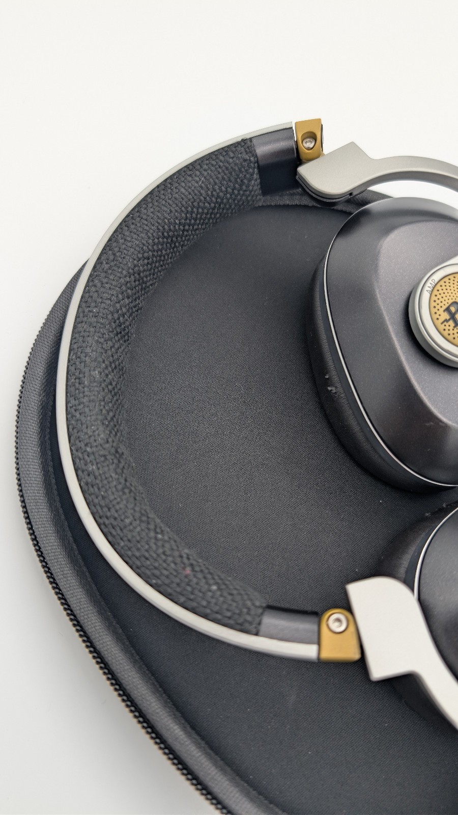 Blue Satellite Headphones Model BH1010 Premium Noise-Cancelling Wireless w/ Case