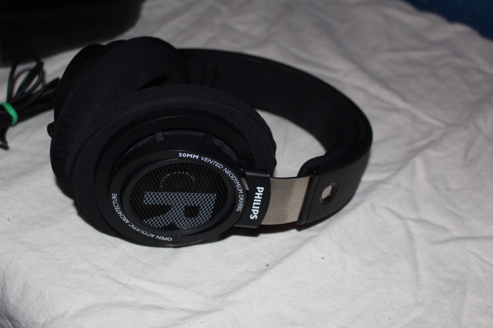 Philips SHP9500 HiFi Stereo Over-Ear Headphones with Case