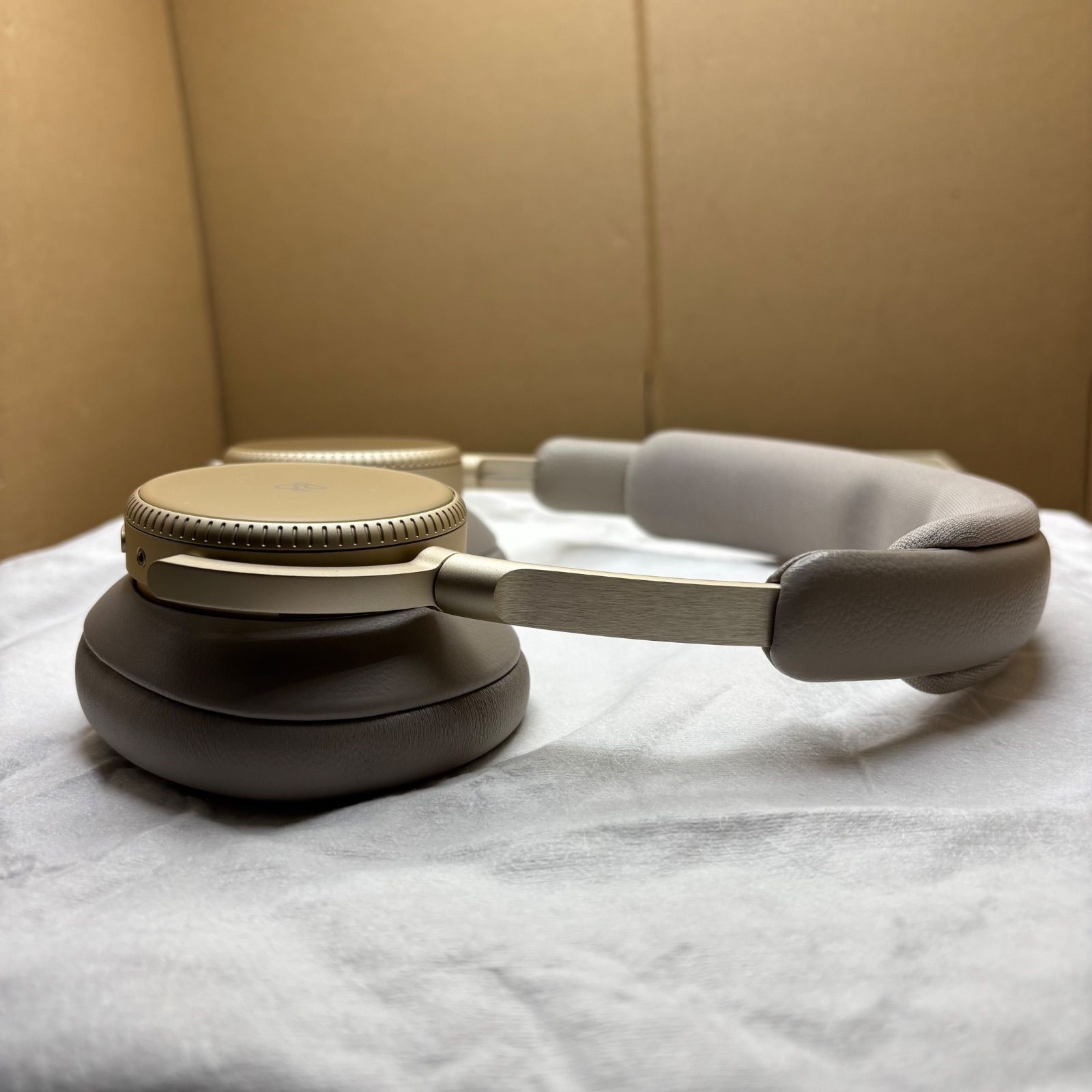 Bang & Olufsen Beoplay H100 Wireless Headphones Hourglass Sand ANC BT