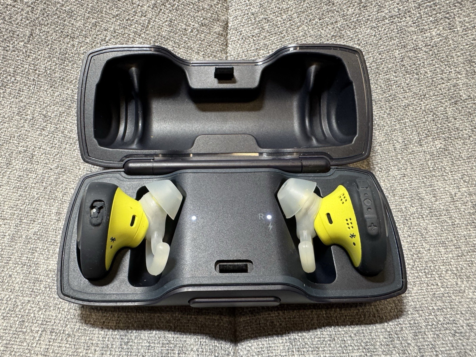 Bose SoundSport Free Wireless Earbuds Headphones Right-Work/Left-Not Working