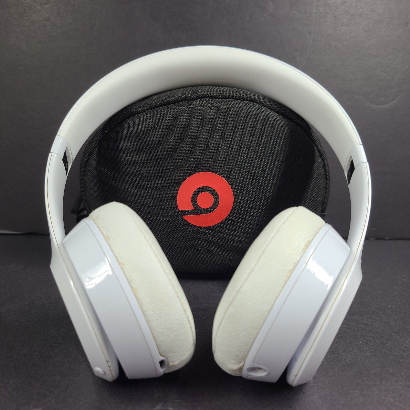 Beats by Dr. Dre Beats Solo3 Wireless On-Ear Headphones – Gloss White A1796