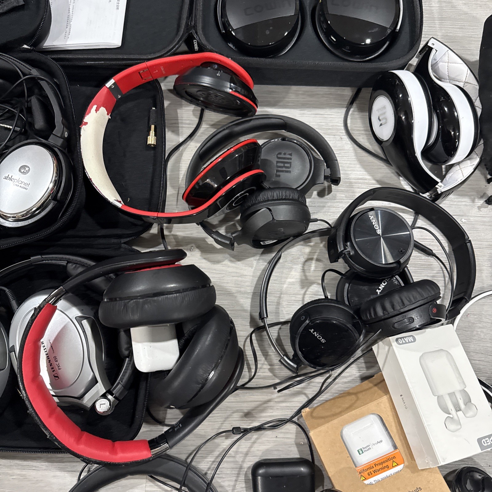LOT OF HEADPHONES,EARBUDS MUSIC, WIRED Wireless Ect (UNTESTED) AS IS⚠️