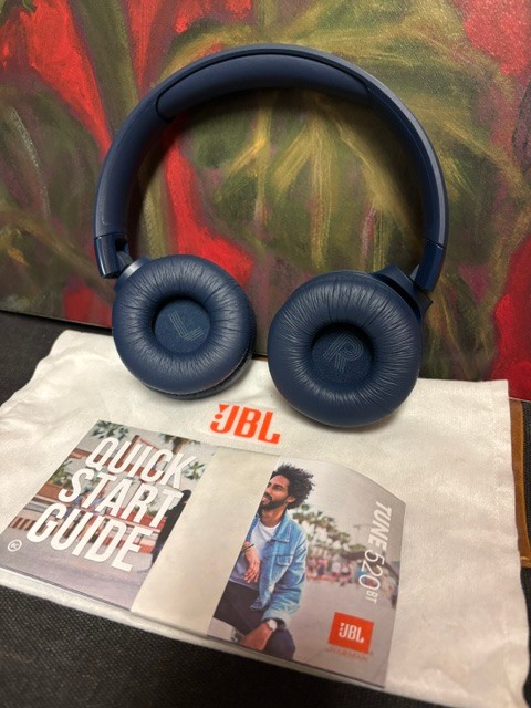JBL TUNE 520BT wireless on-ear headphones BLUE NEW