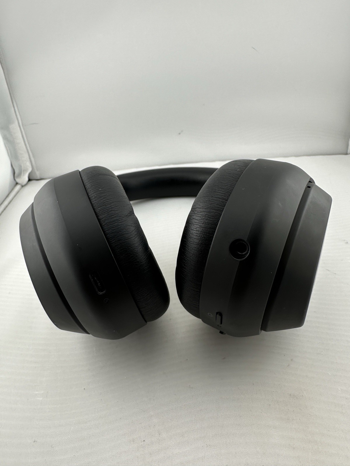 SONY WH-1000XM4 Headphones Black + Case (Poor Battery Health)