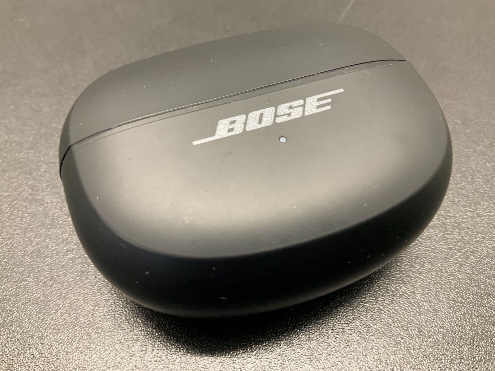 Bose Wireless In-Ear Earbuds Bluetooth Model 438926 Charging Case black