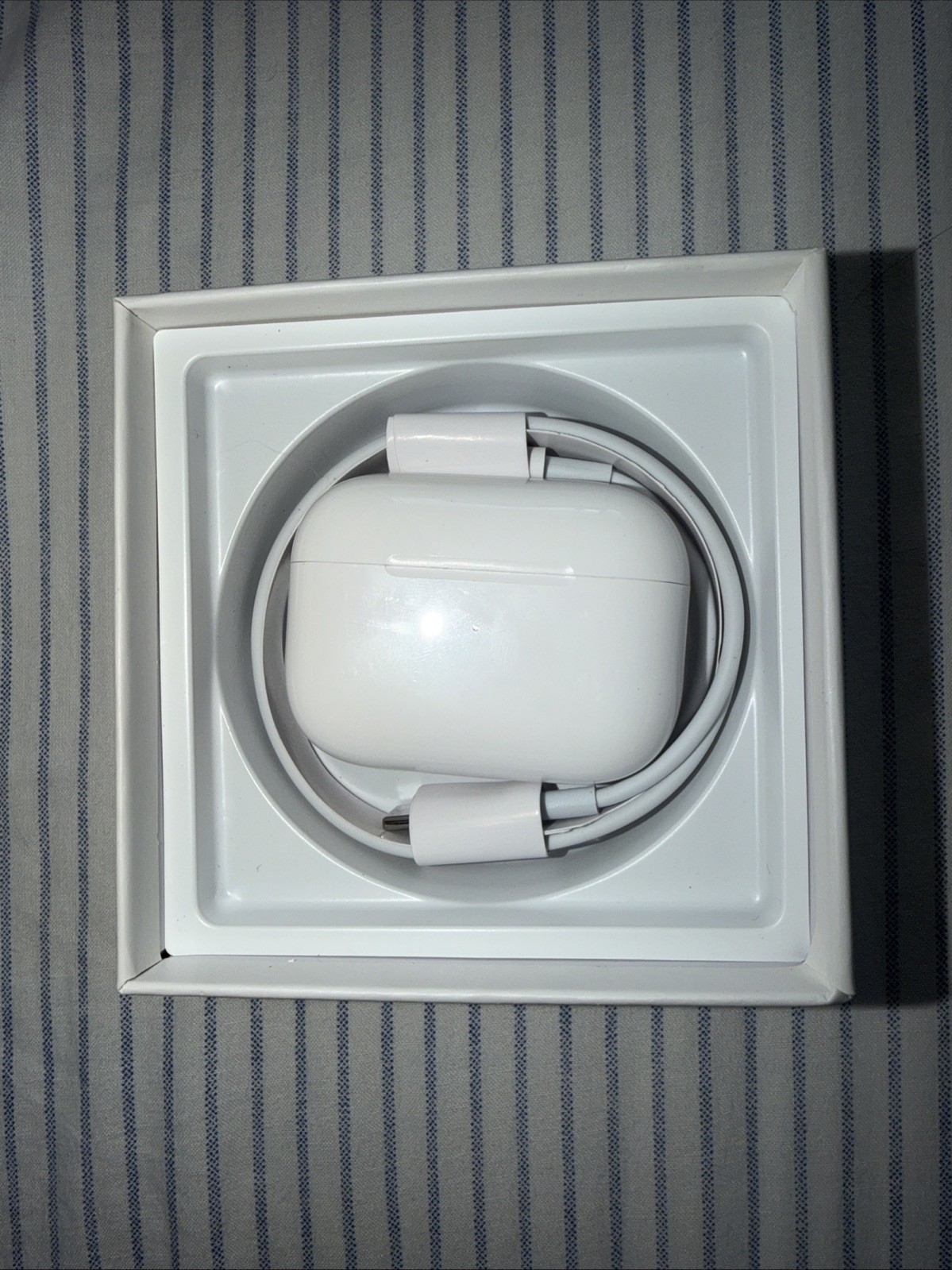 Unused Apple AirPods Pro 1st Gen – White Includes Box