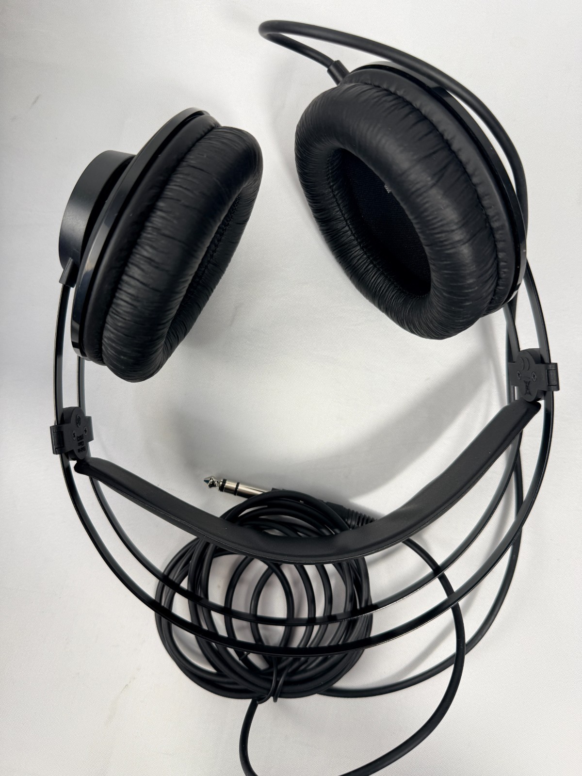 AKG K52 Closed-Back Wired Headphones 40mm Studio Monitoring Black 3.5mm Jack