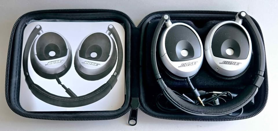 Bose Mobile On Ear Headphones with Microphone Barely Used