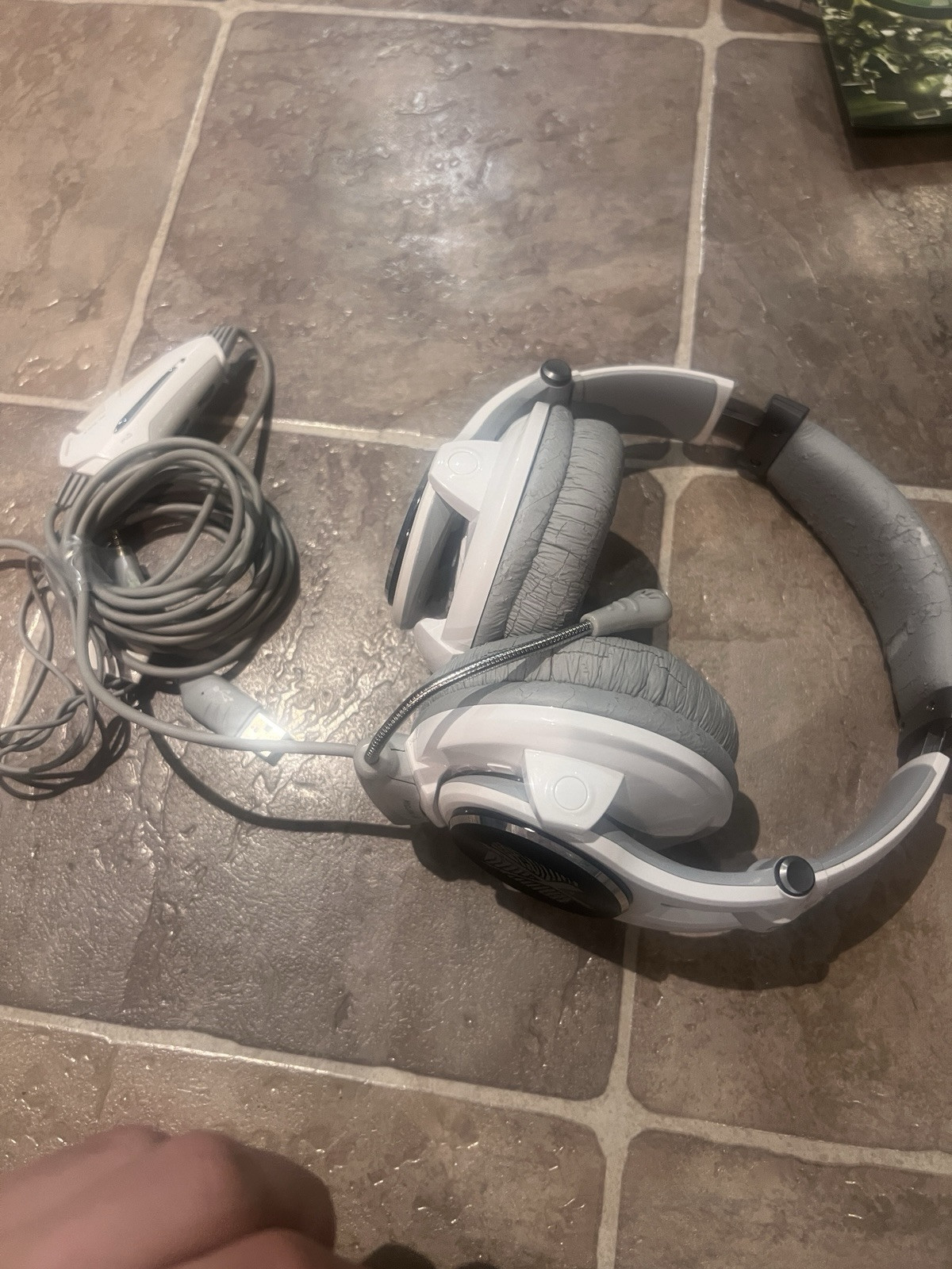 Headphones White Over Ear X Fingerprint Unknown Brand White