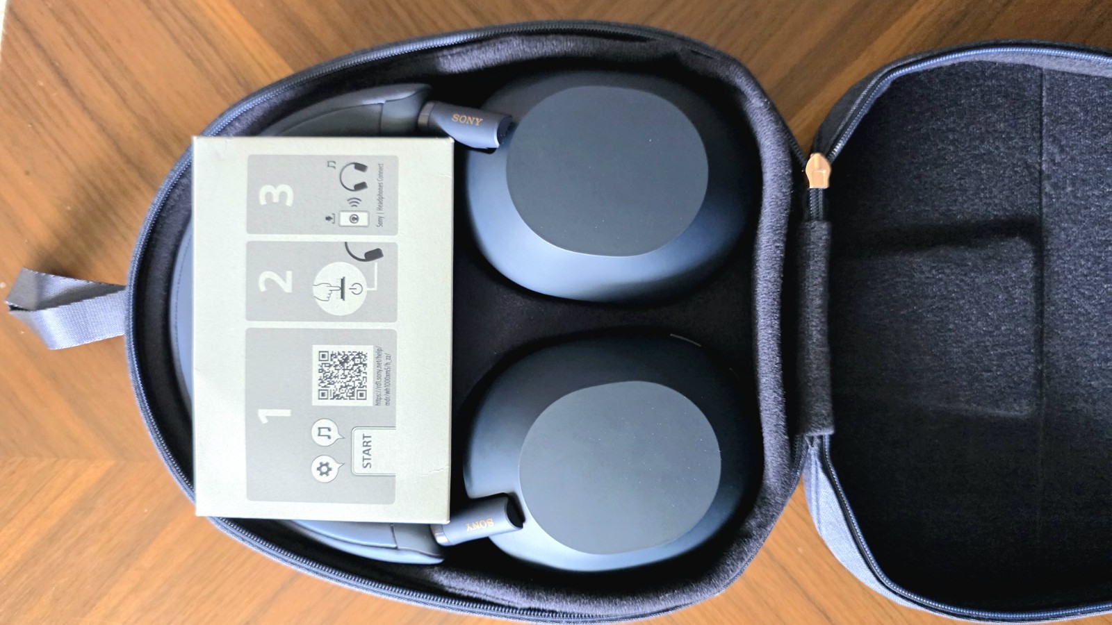Sony WH-1000XM5 Wireless Noise Canceling Headphones Blue + Case Excellent