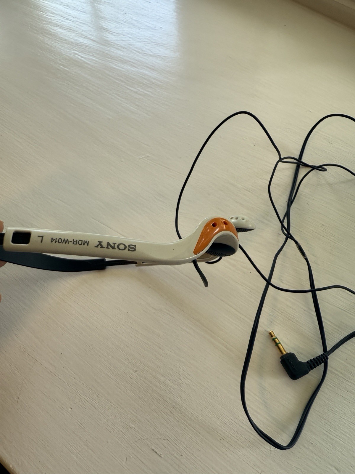 Sony MDR-W014 White Orange 3.5MM Jack In Ear Headphones Vintage