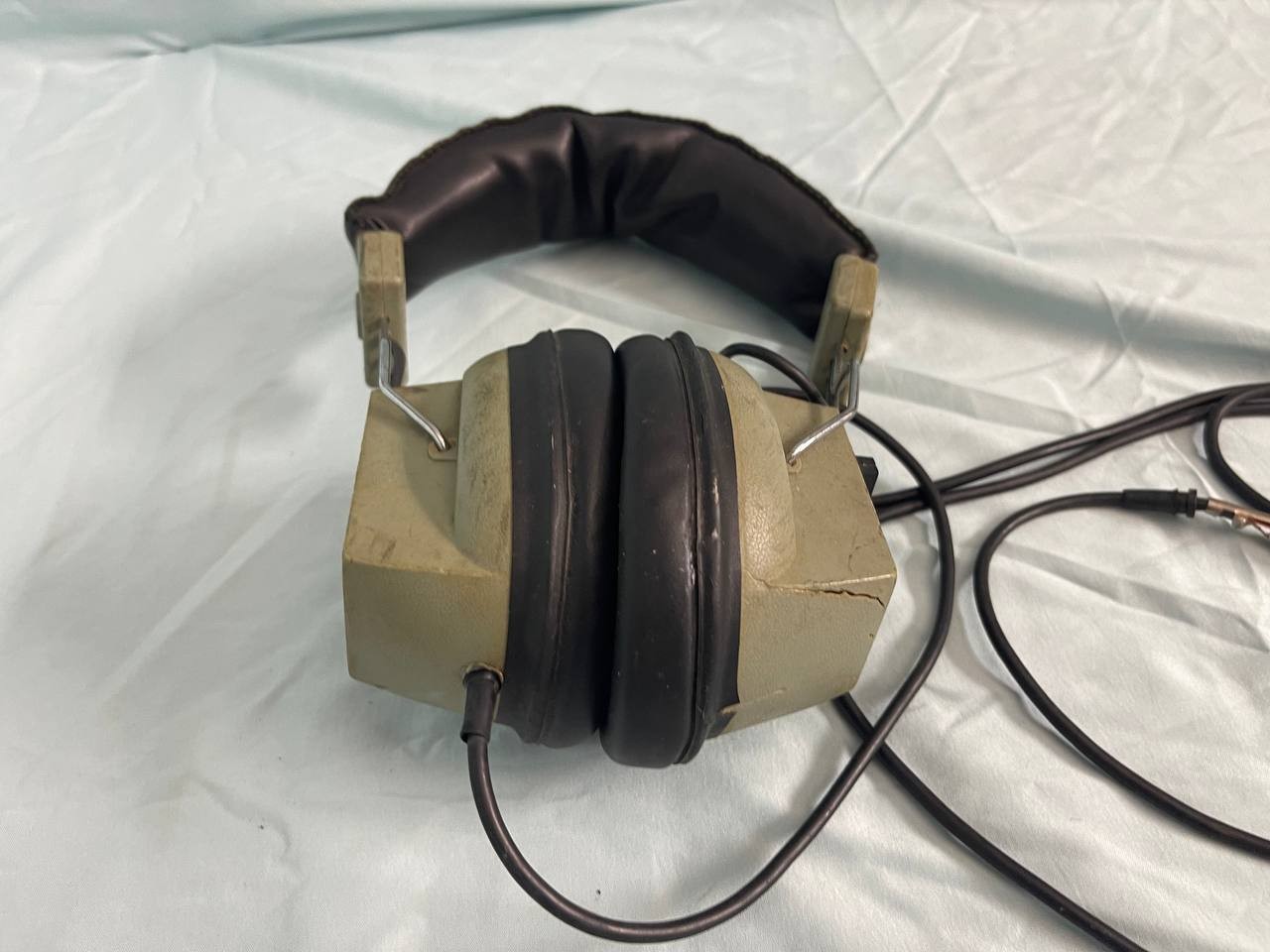 Vintage Realistic Nova 16 Stereo Headphones 8 Ohms Volume Control RE