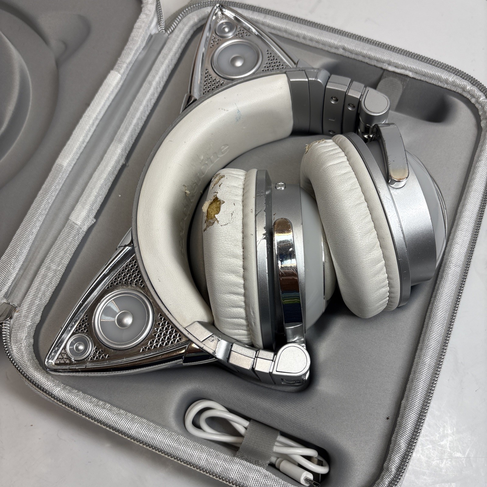 Brookstone Limited Edition Ariana Grande Bluetooth Headphones. Tested & Working