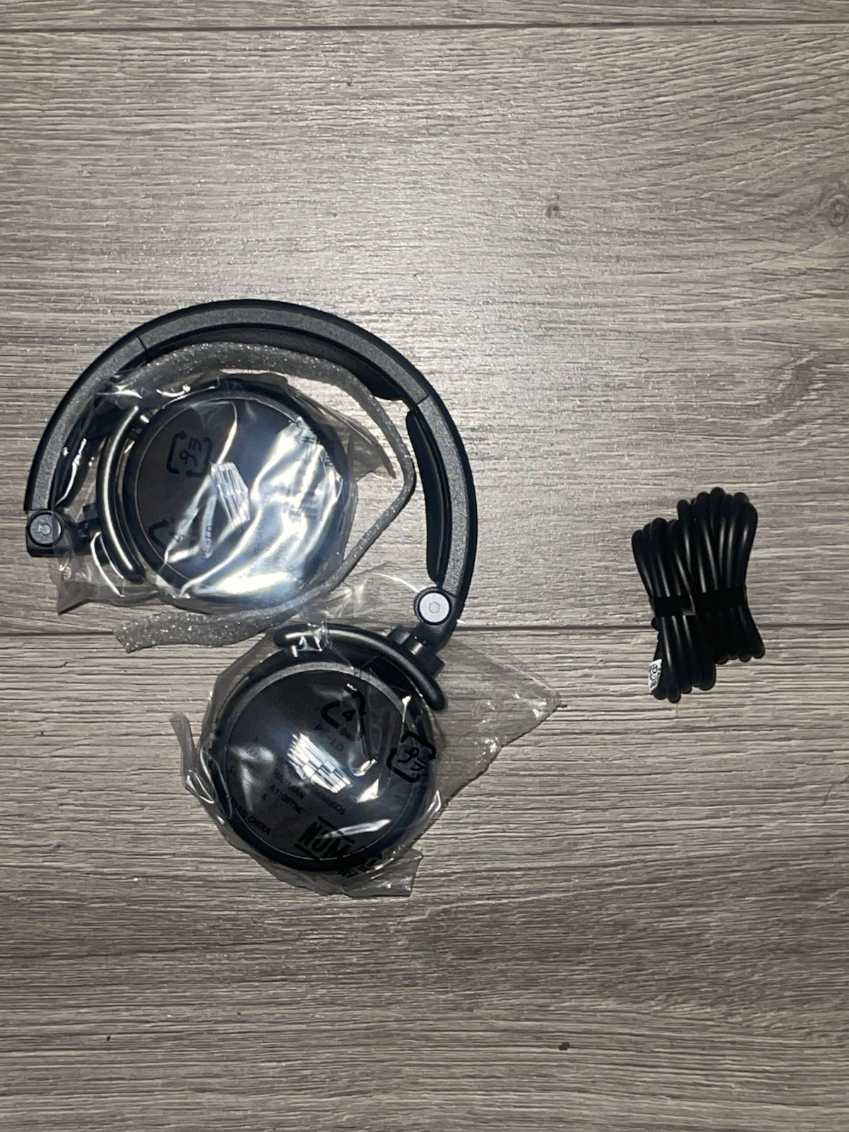NEW OEM GENUINE PART #19420338 Bluetooth Headphones with Cadillac Logo by AKG