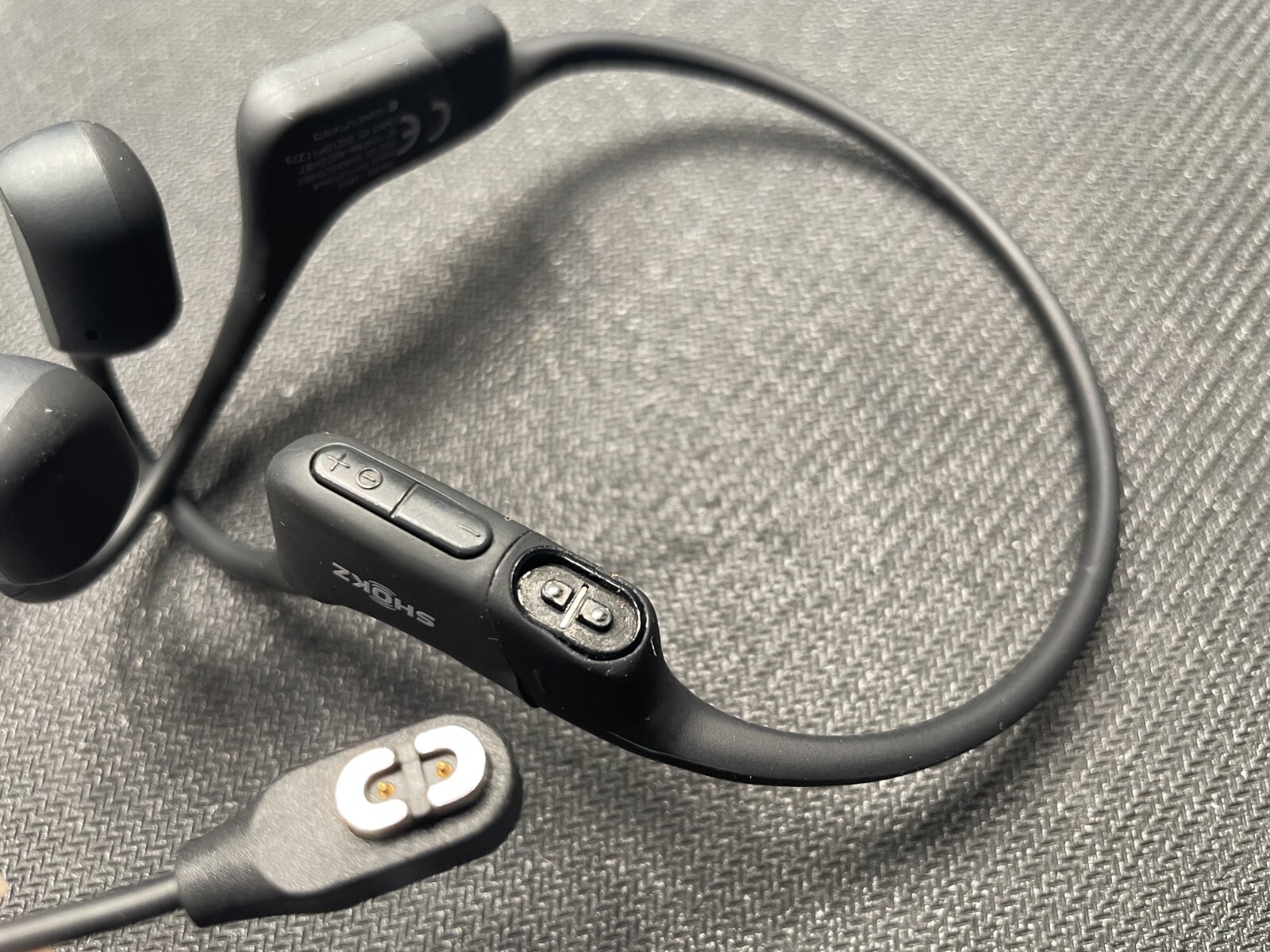 SHOKZ OpenRun S803 Open-Ear Bone Conduction Sport Headphones W / Cable Black
