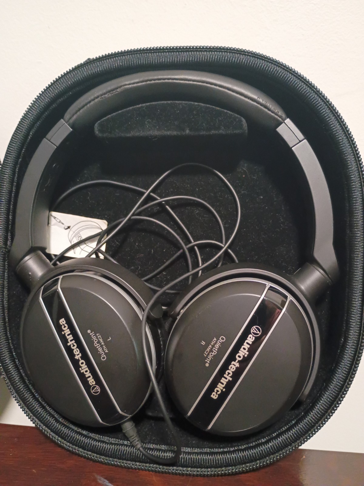 Audio-Technica ATH-ANC27 Noise-Cancelling QuietPoint Headphones