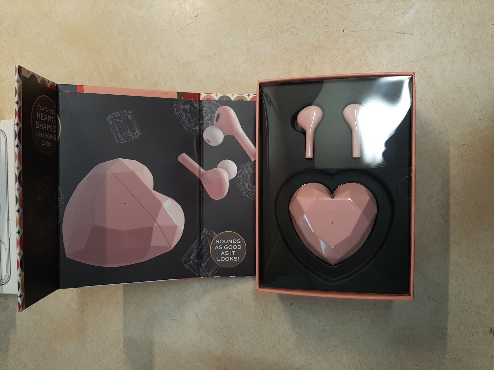 NEW FAO Schwarz Music Love True Wireless Earbuds Pink Heart Case Children’s Kids