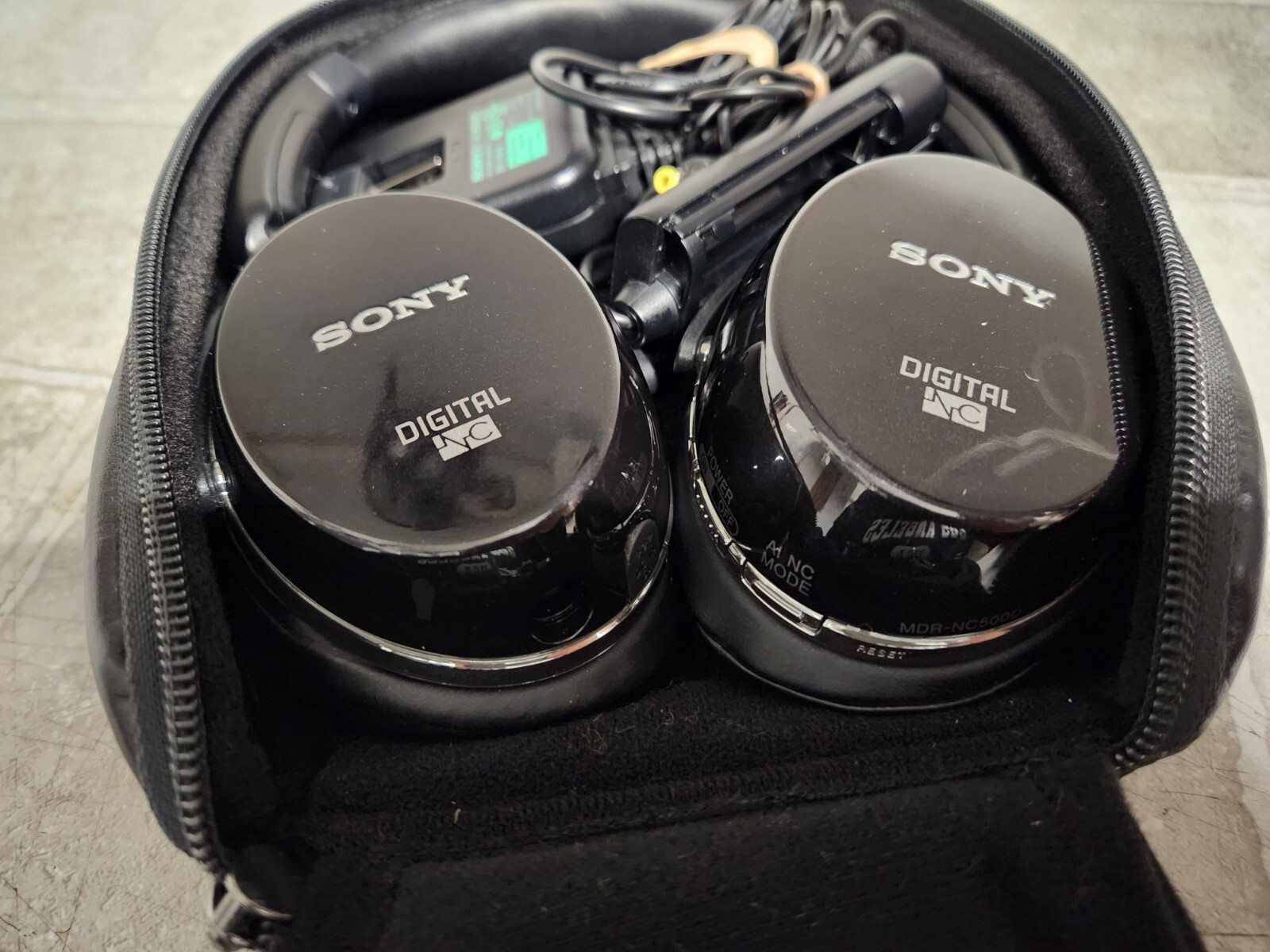 Sony MDR-NC500D Headphones PARTS/REPAIRS (SEE PICTURES)