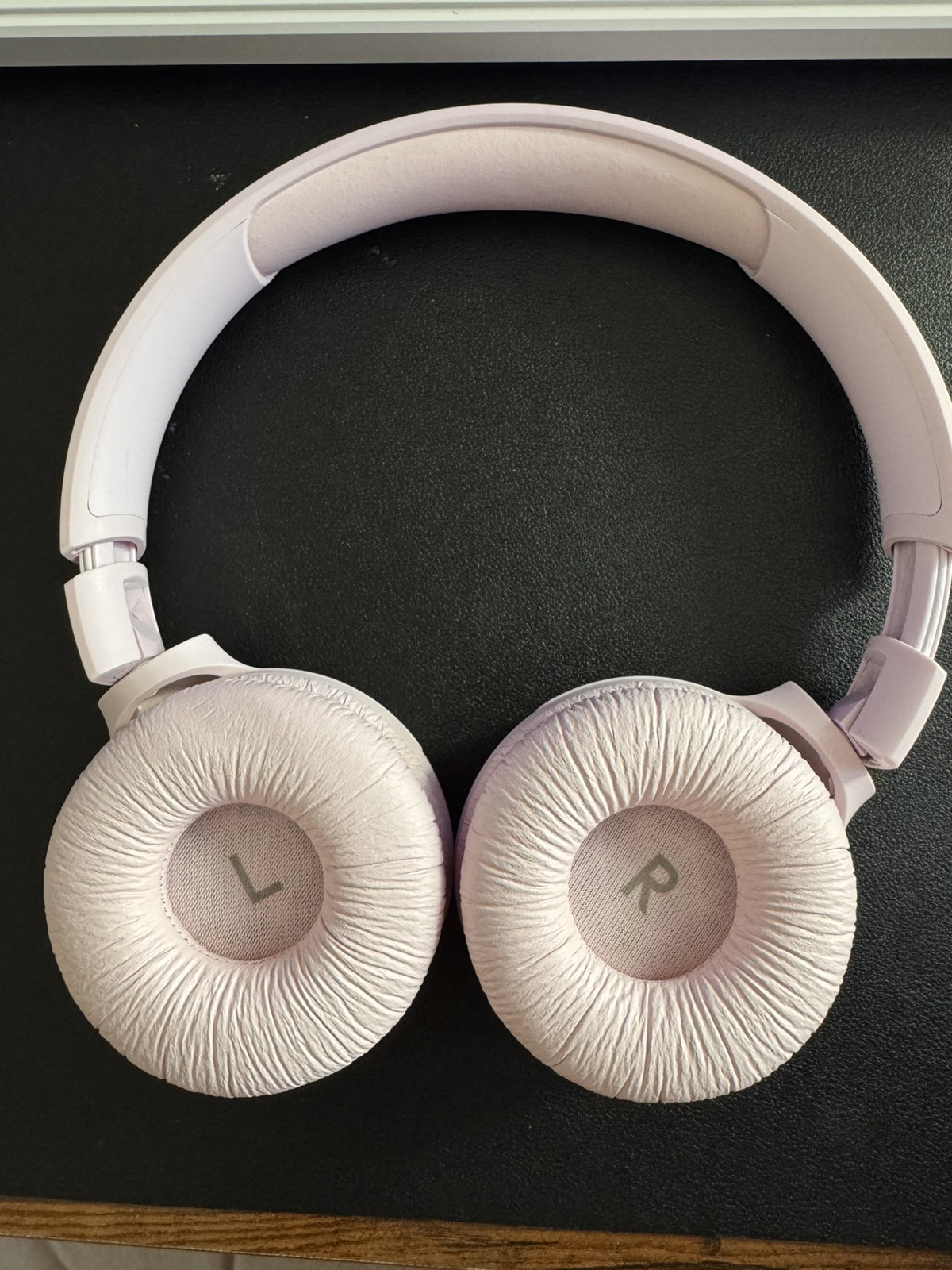 JBL Bluetooth Over Ear headphones with up to 40 hours battery Rose