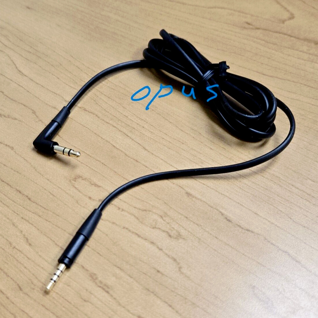 Sennheiser Genuine Audio Cable 3.5mm-2.5mm for Momentum 4, 450BT Black(Open Box)