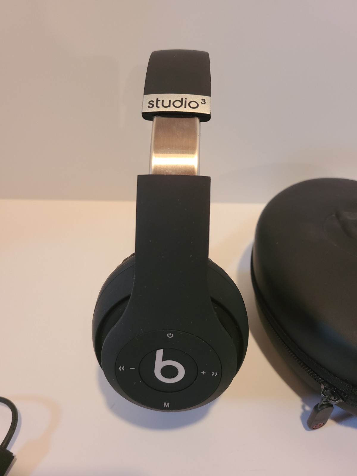 Beats by Dr. Dre Studio3 Over the Ear Wireless Headphones – Black And Silver