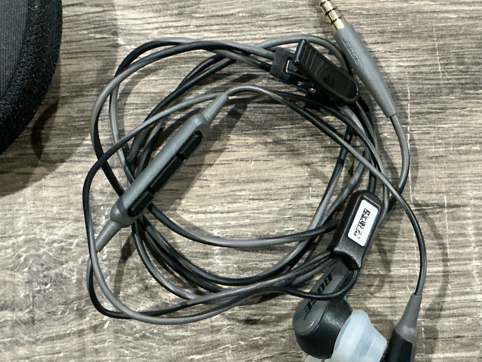 Bose SoundSport Wired In-Ear Headphones (Charcoal/Black with a standard 3.5mm)