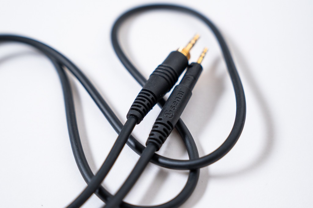 SENAL Professional Headphones w. Coiled & Straight Chords + Headphone Stand