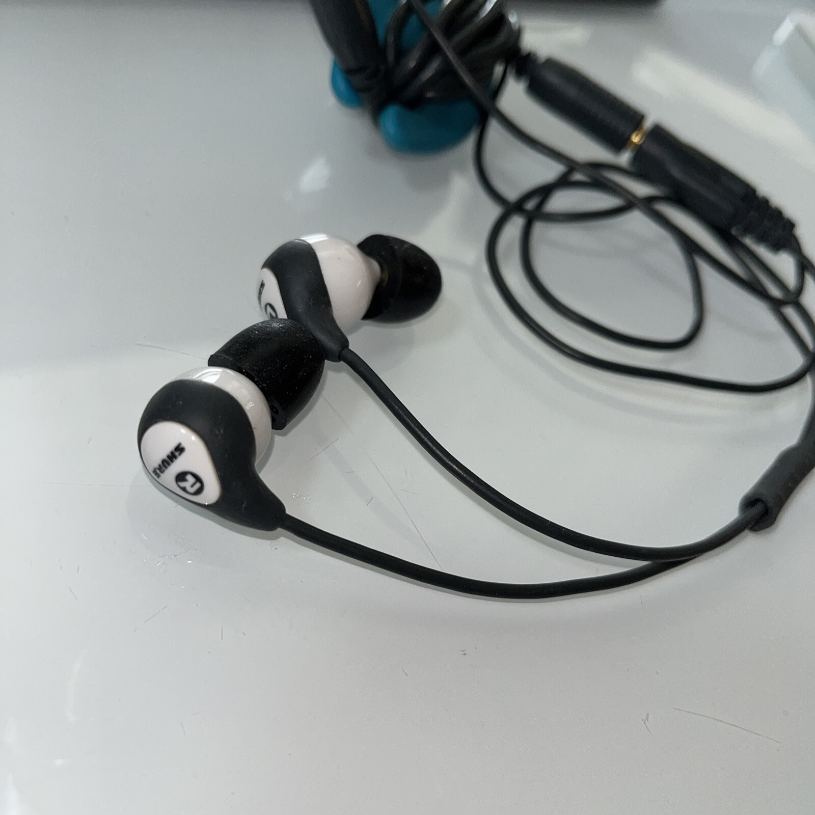 SHURE SE110 Sound Isolation Earphones – Very Good Used Condition In-Ear