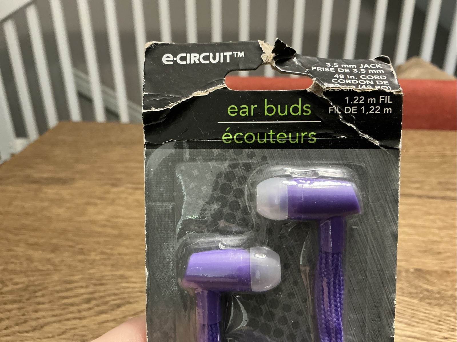 New in Box eCIRCUIT Electronics Earbuds 4ft Cord 3.5mm Jack – Purple Earbuds