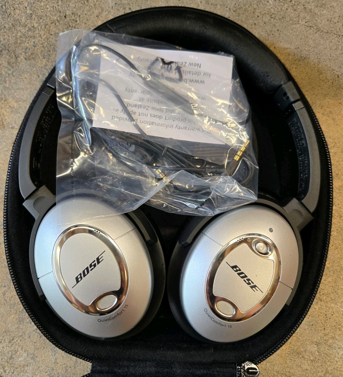 Bose QuietComfort 15 QC15 Noise Cancelling Headphones Tested Working w/ Case