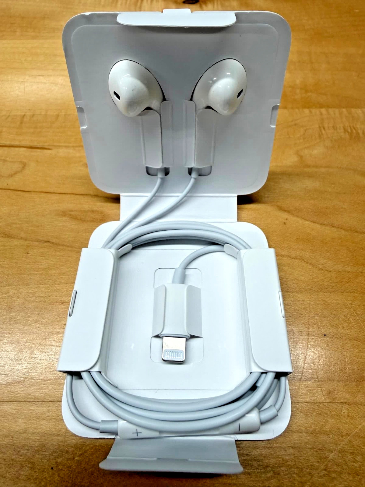 Lot of 50 NEW! Apple EarPods Wired Lightning Plug OEM Genuine Headphones