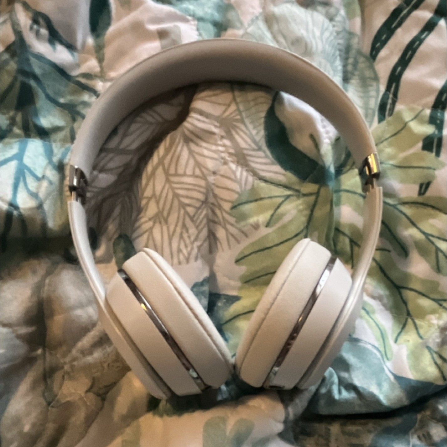 Beats by Dr. Dre Solo3 Wireless White Ear-Pad (On the Ear) Headband Headphones