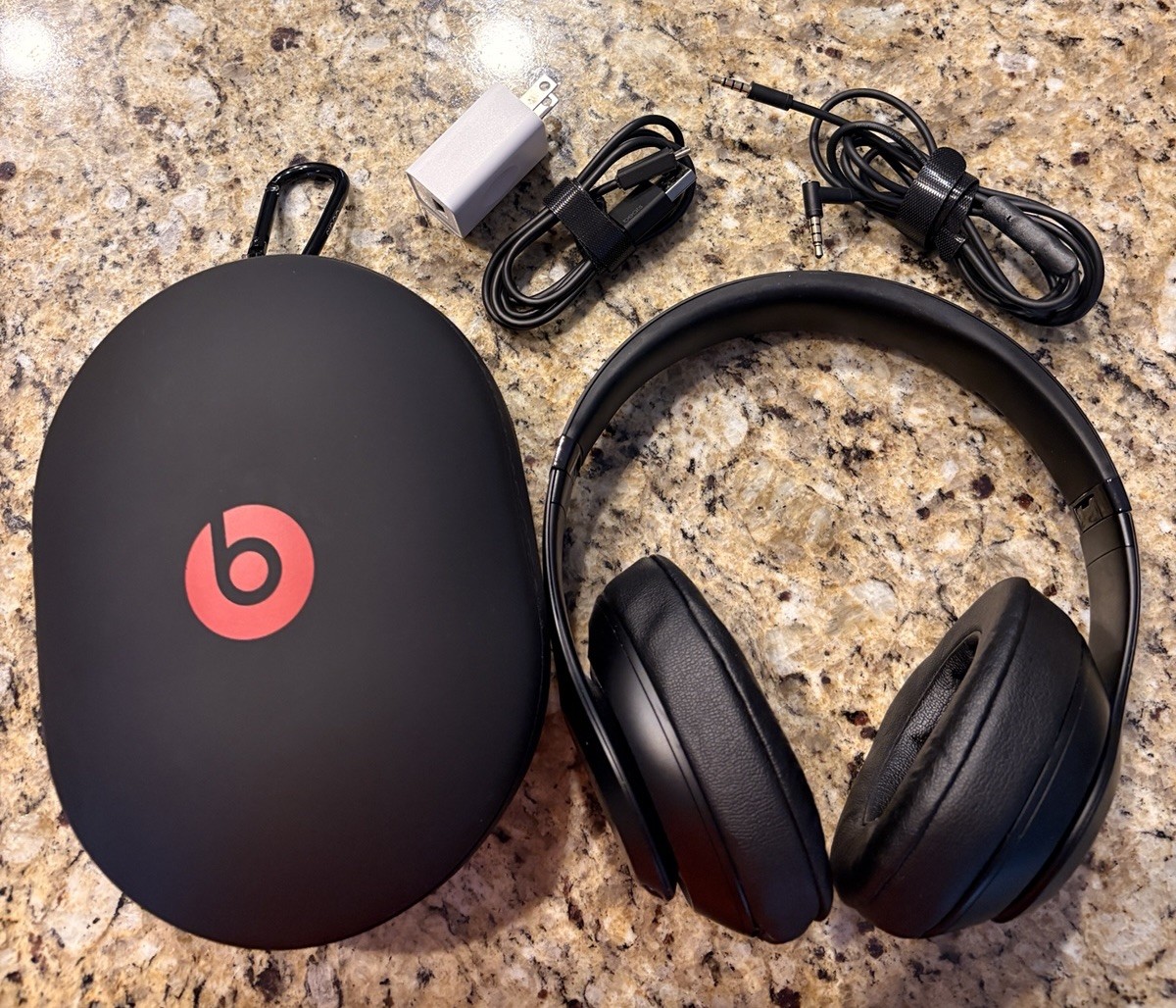 Beats by Dr. Dre Studio3 Wireless Bluetooth Over-Ear Black w/ Case & Cables