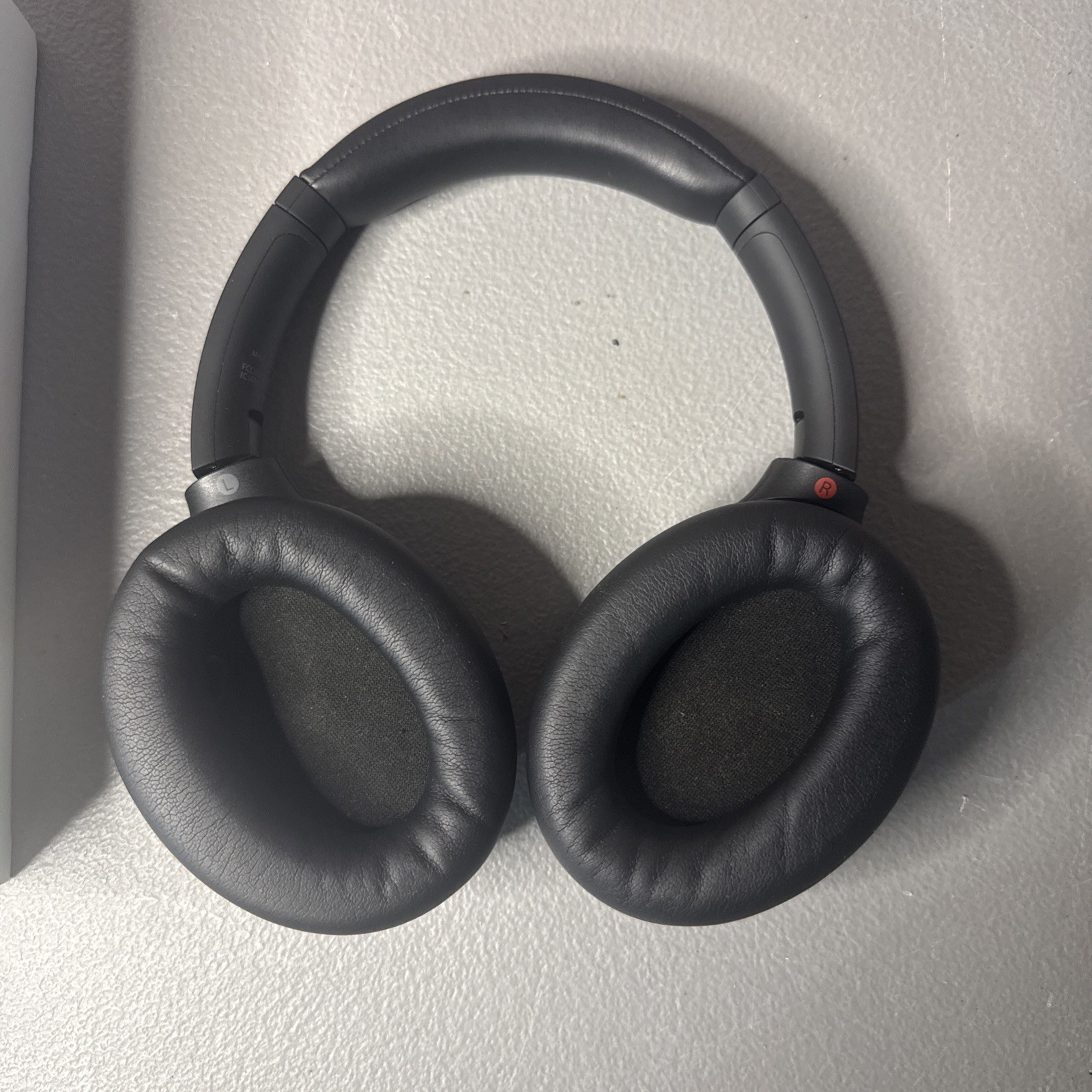 Sony WH-1000XM4 Black Headphones Does Not Charge For Parts AS-IS