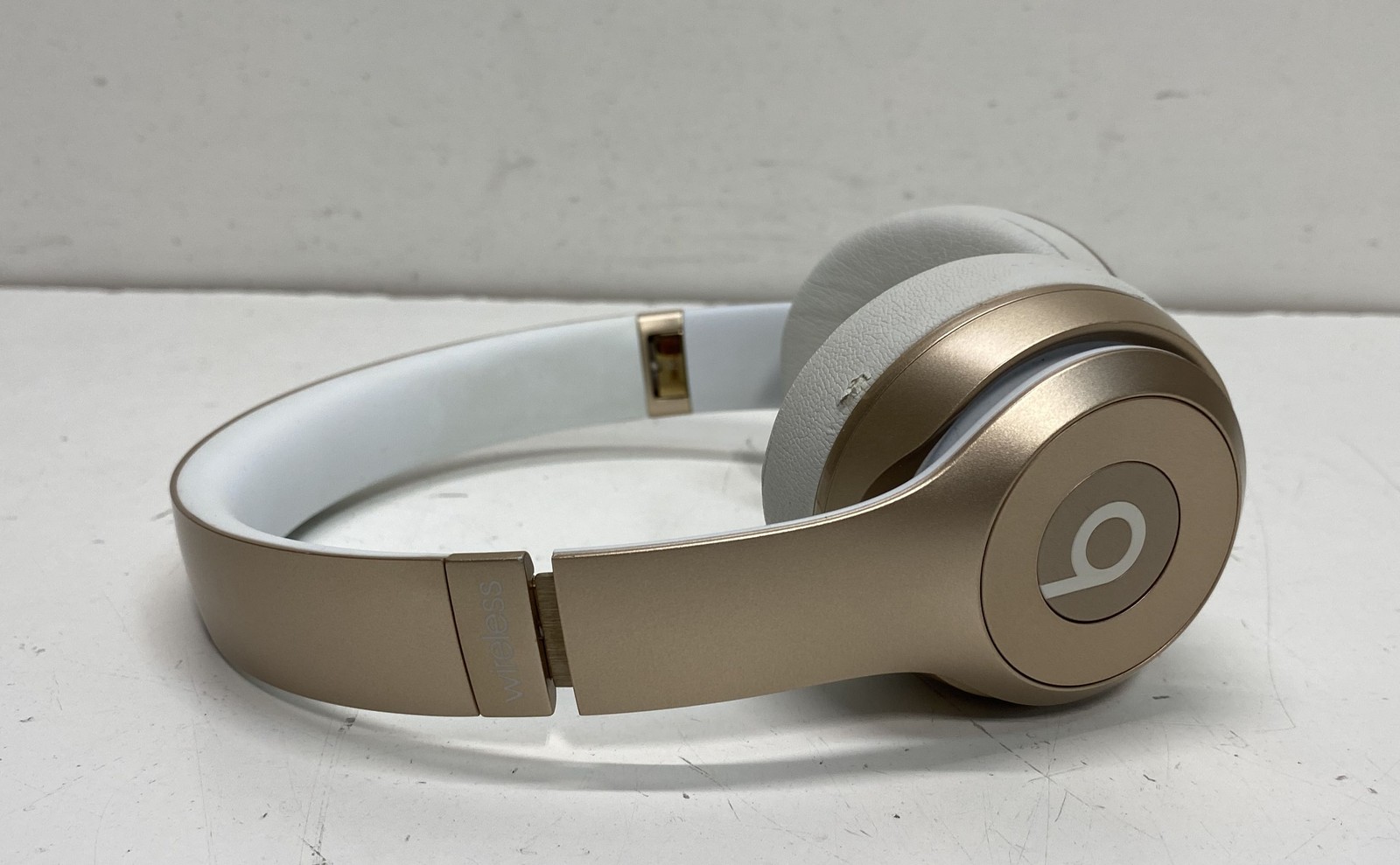 Beats Solo Wireless On-Ear Headphones Gold White With Case Power On Tested As-Is